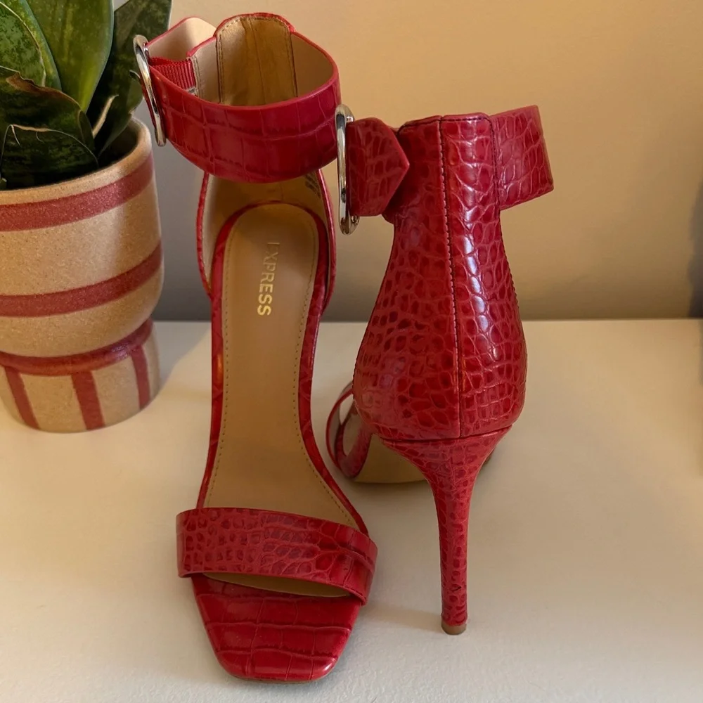 Express Red Croc-Patterned Heels - Picture 4 of 5